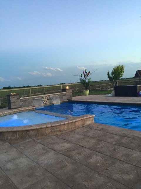 Tanning Ledge Round